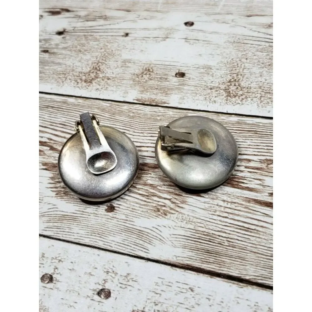 Vintage Clip On Earrings 1